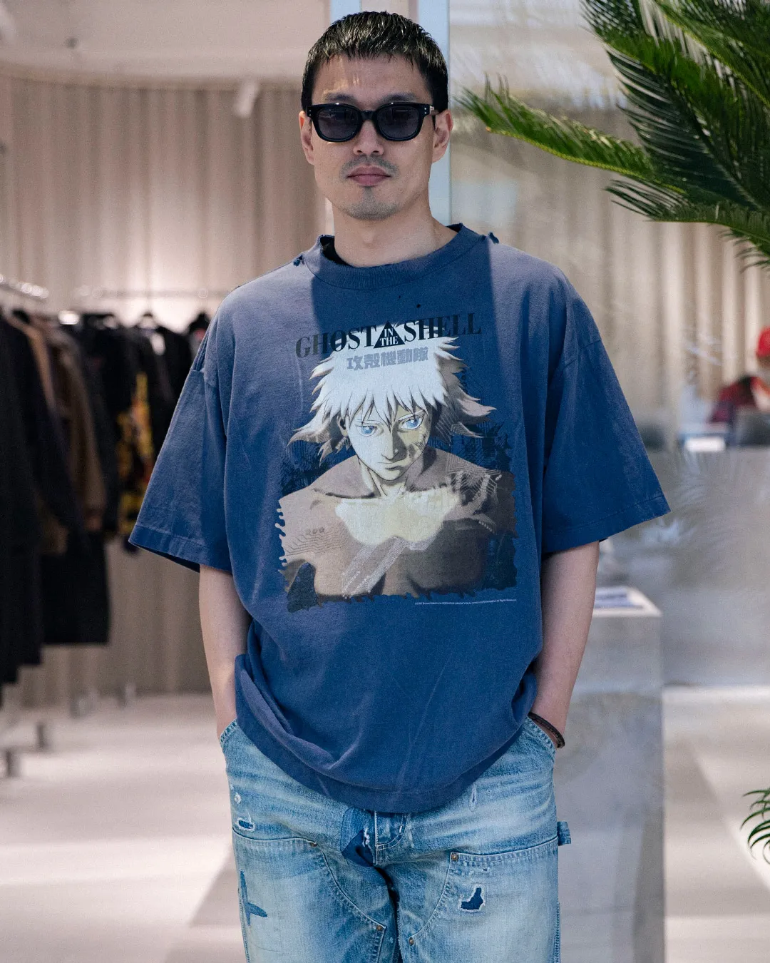 SAINT Mxxxxxx × Ghost in the Shell GS_SS TEE/GST IN THE SHELL/NVY Ghost in the Shell co-branded distressed short-sleeves White-haired plain character TEE Washed blue S-XL Look for the cylindrical fabric with no side seams. The open width is almost meaningless Asut ready-made garments dyed The whole piece is sprayed with horsetail. The collar and cuffs are faded. The collar and cuffs are frayed. Many hangings are worn. The oversized printing position restores the authenticity level. Customized joint main mark/wash mark/with little angel anti-counterfeiting mark